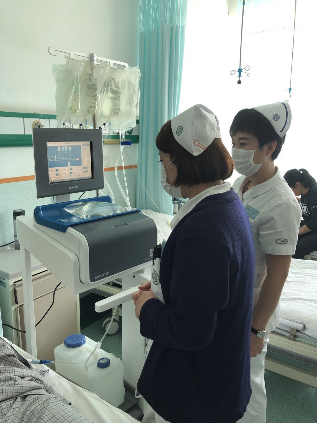4月3日 首台自动化腹膜透析机引入.jpg